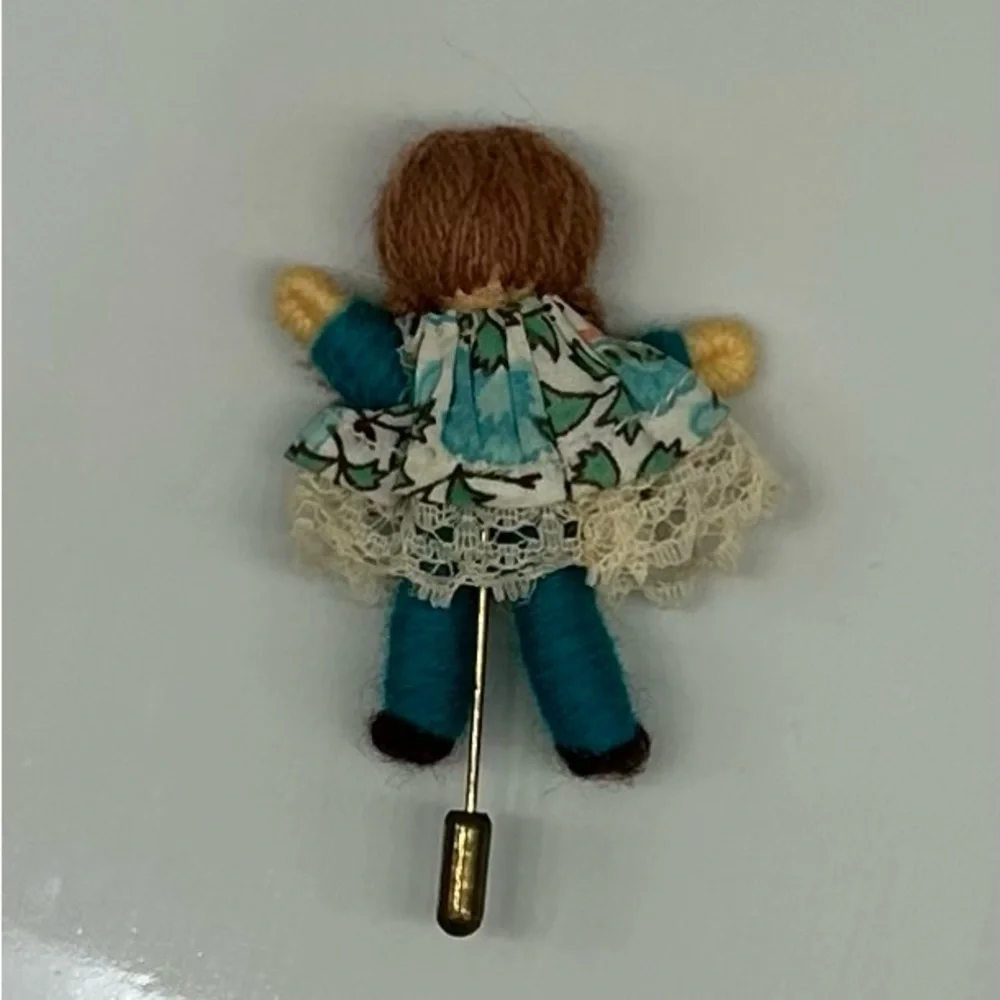 Handmade Doll Pin / Brooch - VINTAGE 1970s - Picture 6 of 7